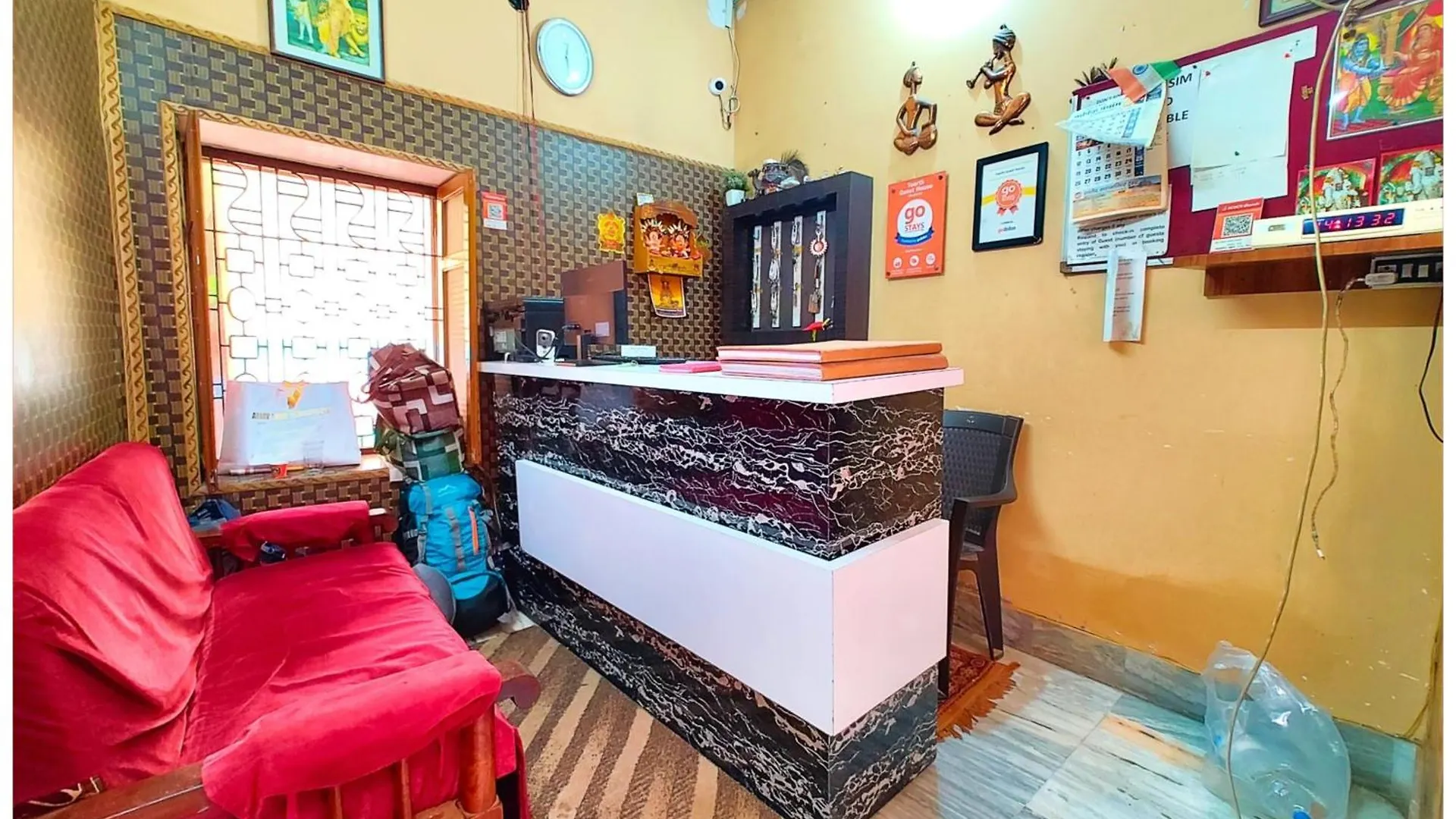 Hotel Teerth Guest House Varanasi Near G͎Odowlia Chauraha - 100 Meter From Baba Biswanath Temple And Ganga Arti Dashashwamedh Ghat - #Prime Location #Fully Air Conditioned Rooms - #Restaurant #Wi-Fi Facility - Best Seller In Varanasi