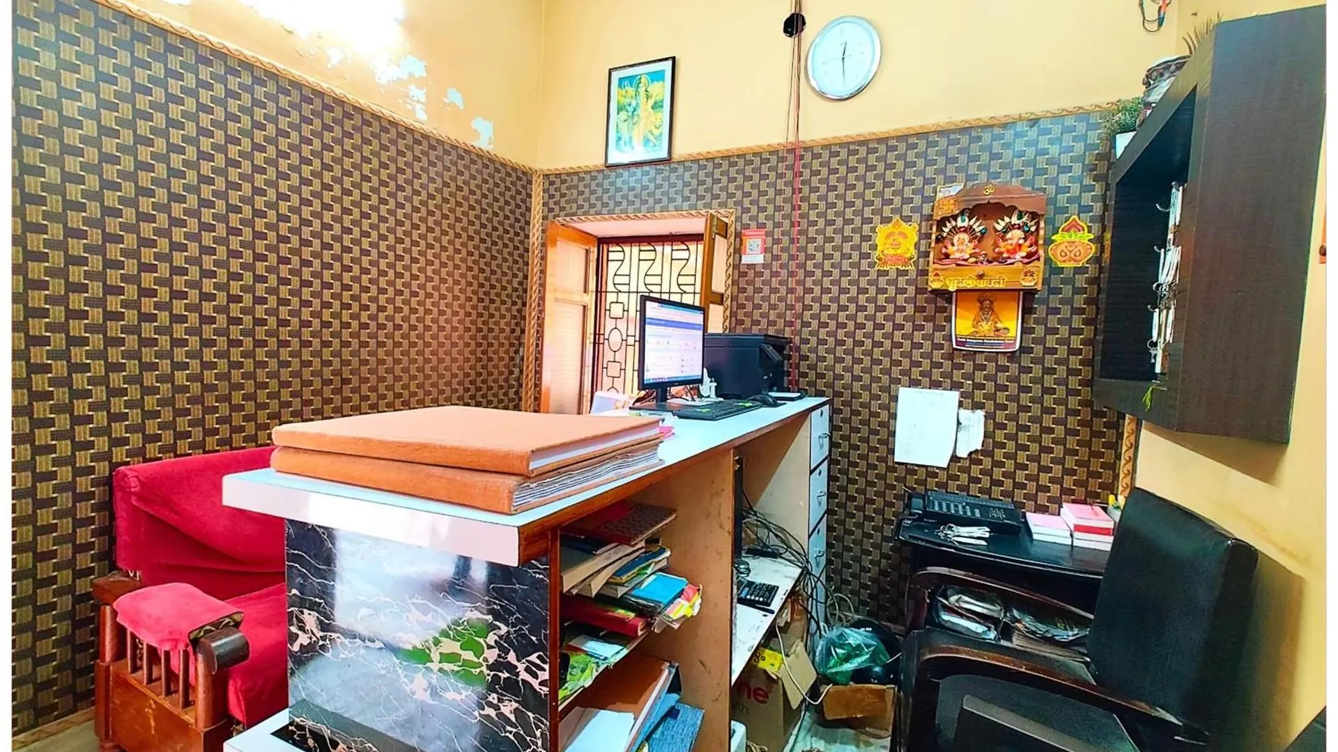****  Hotel Teerth Guest House Varanasi Near G͎Odowlia Chauraha - 100 Meter From Baba Biswanath Temple And Ganga Arti Dashashwamedh Ghat - #Prime Location #Fully Air Conditioned Rooms - #Restaurant #Wi-Fi Facility - Best Seller In Varanasi Indien