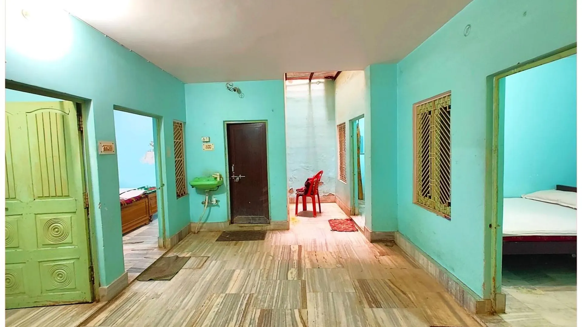 Hotel Teerth Guest House Varanasi Near G͎Odowlia Chauraha - 100 Meter From Baba Biswanath Temple And Ganga Arti Dashashwamedh Ghat - #Prime Location #Fully Air Conditioned Rooms - #Restaurant #Wi-Fi Facility - Best Seller In Varanasi