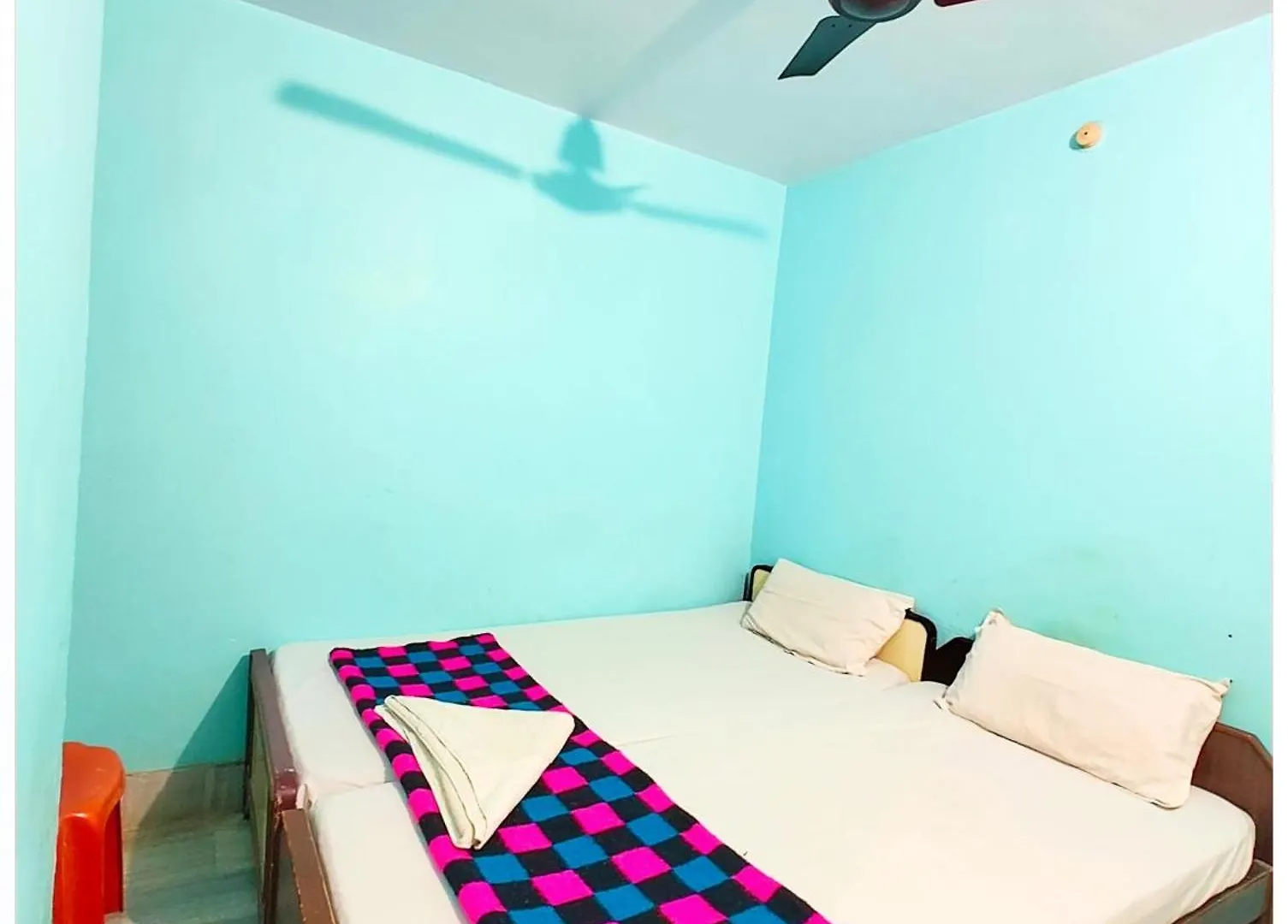 Hotel Teerth Guest House Varanasi Near G͎Odowlia Chauraha - 100 Meter From Baba Biswanath Temple And Ganga Arti Dashashwamedh Ghat - #Prime Location #Fully Air Conditioned Rooms - #Restaurant #Wi-Fi Facility - Best Seller In Varanasi
