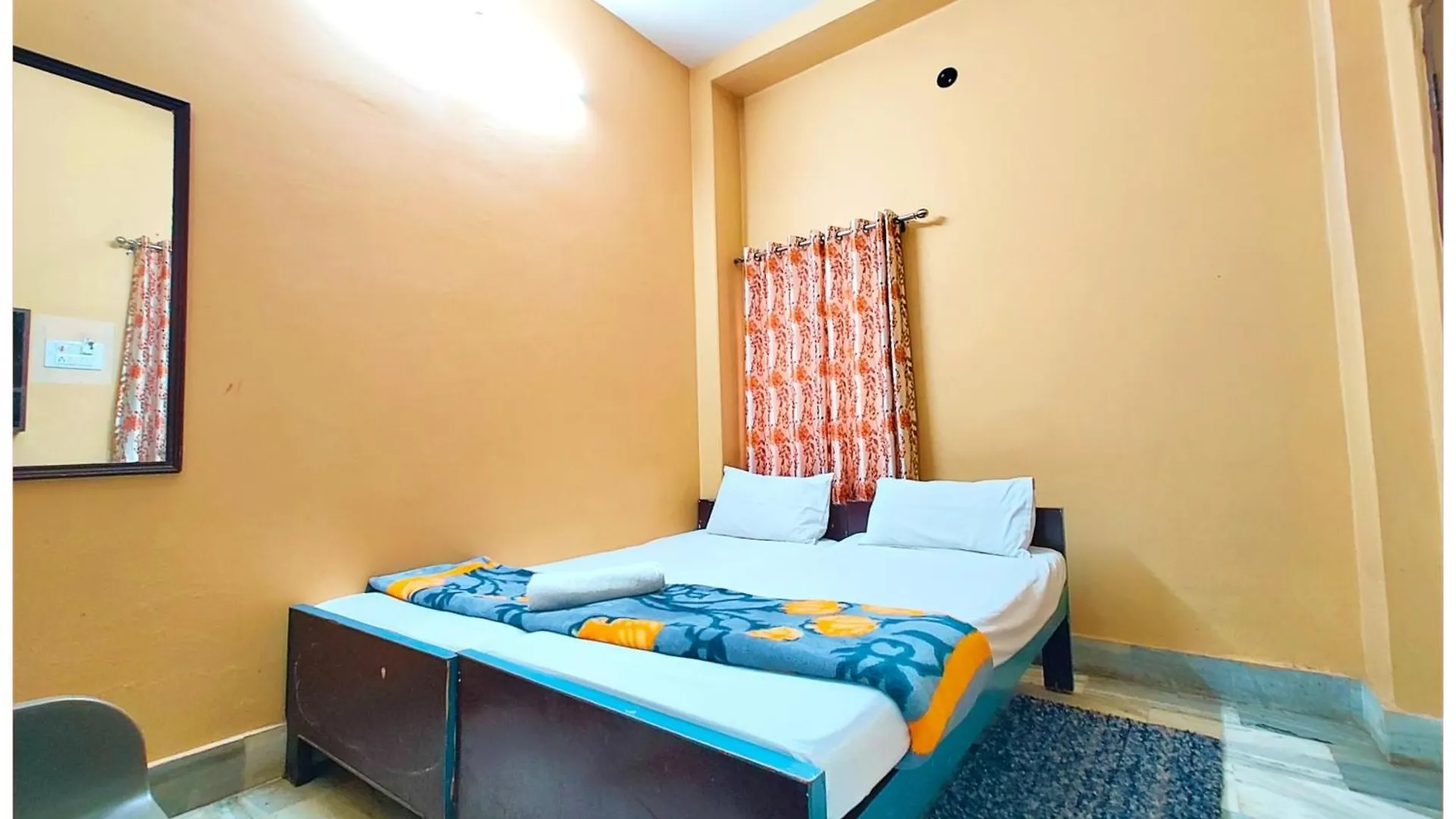 ****  Hotel Teerth Guest House Varanasi Near G͎Odowlia Chauraha - 100 Meter From Baba Biswanath Temple And Ganga Arti Dashashwamedh Ghat - #Prime Location #Fully Air Conditioned Rooms - #Restaurant #Wi-Fi Facility - Best Seller In Varanasi Indien
