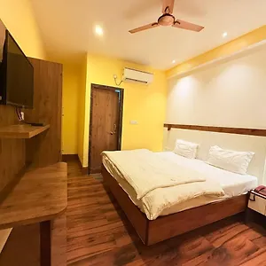 Shivam - Near Kashi Vishwanath Temple With Parking And Lift Varanasi